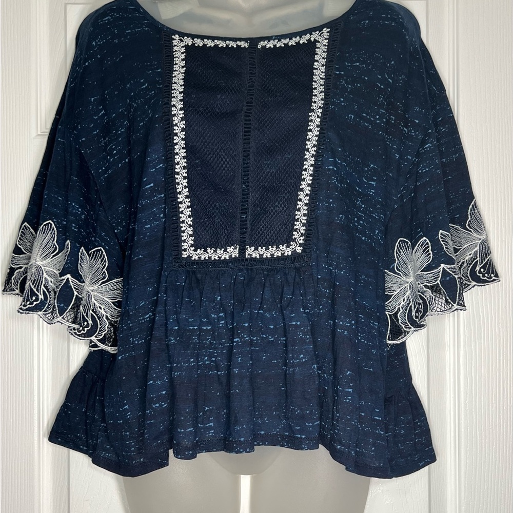 Pilcro Orchid Embroidered Top in Navy blue, Size medium, Boho